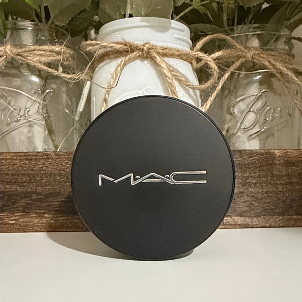 MAC Studio Fix Powder Plus Foundation C8 New Refillable Compact